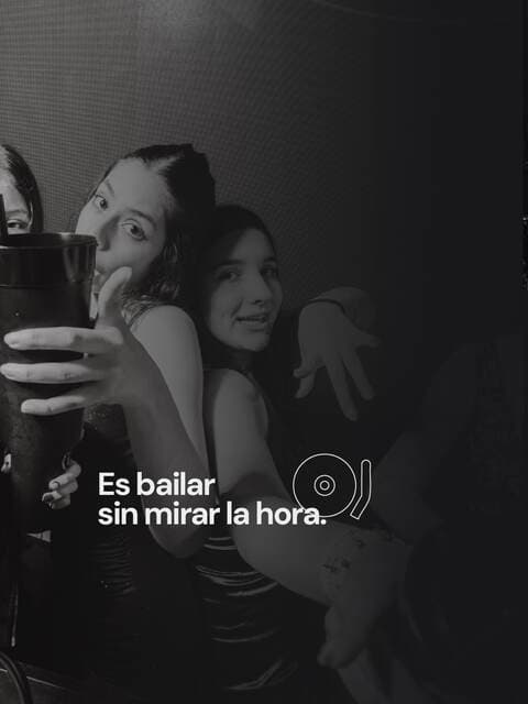 Historia de Instagram: Es bailar sin mirar la hora.